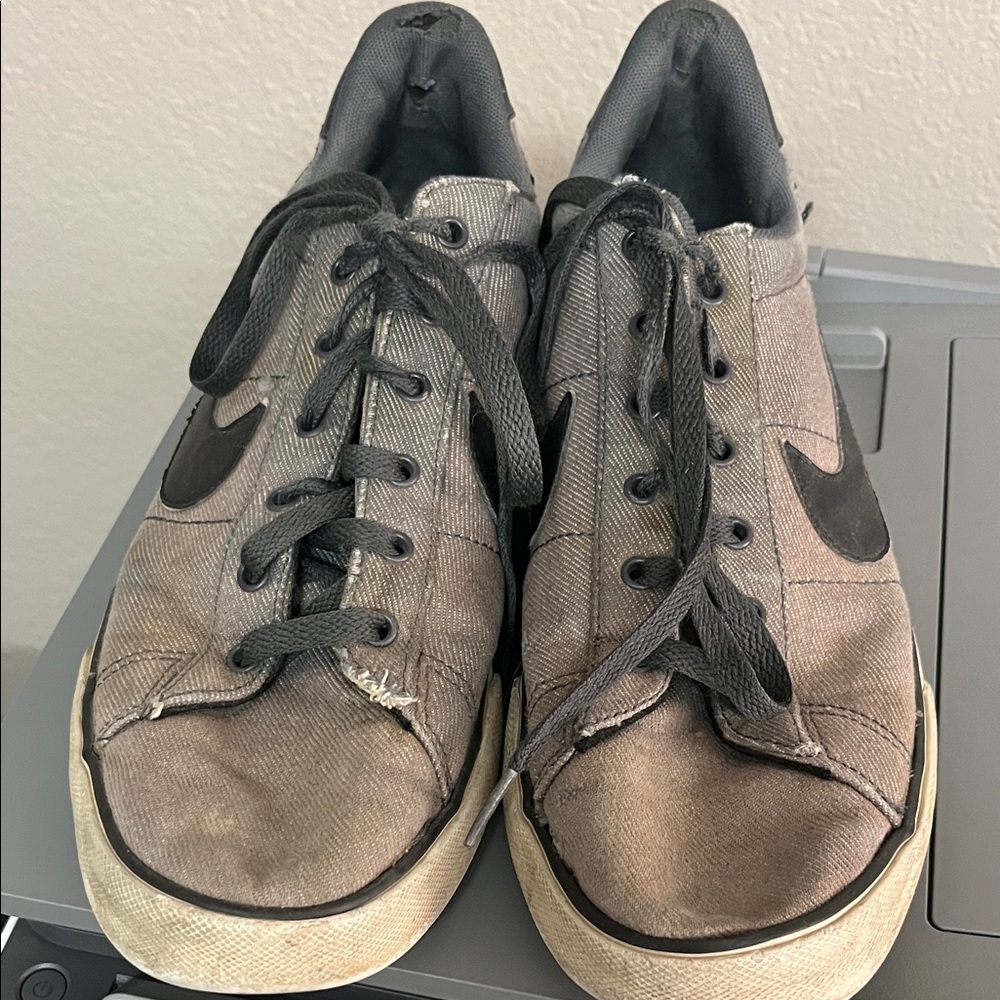 Nike Men's Black and Gray Sneakers